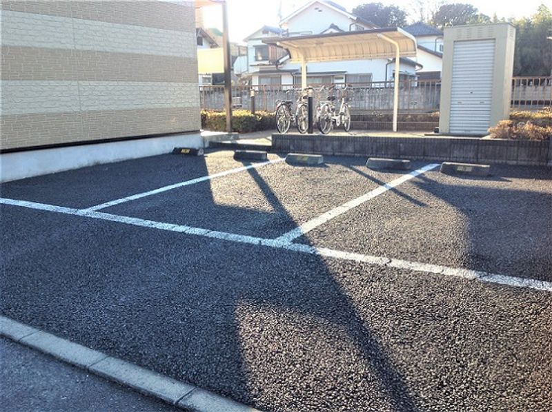 レオパレスエムケーズホーム 駐車場