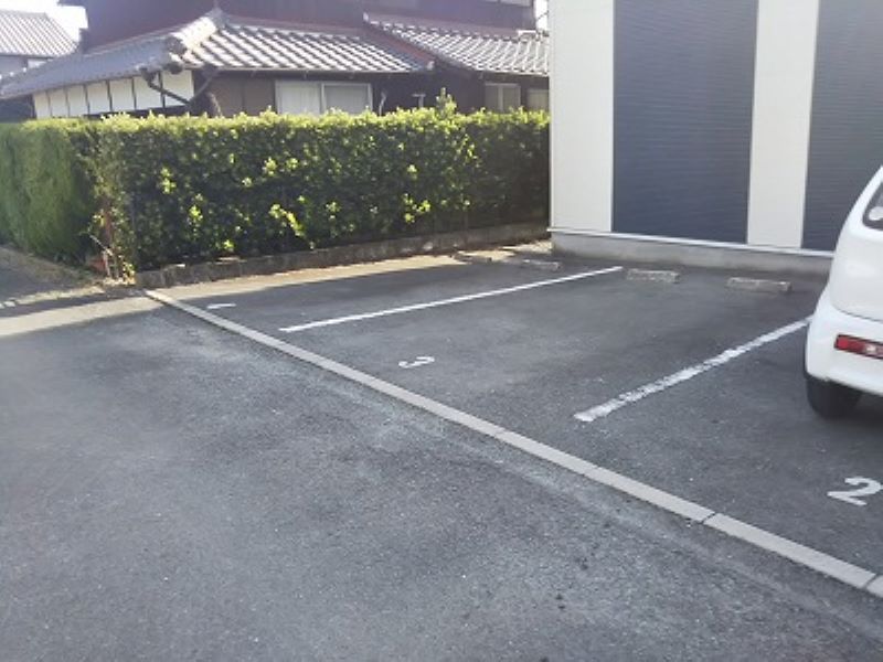 レオネクストウイロウⅤ 駐車場