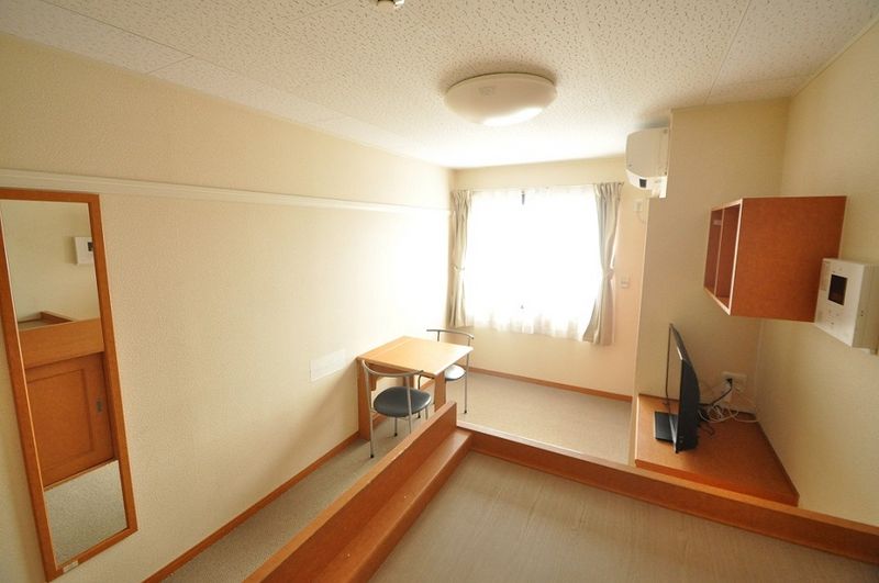 レオパレスＳＯＬＵＴＩＯＮＳ 居間