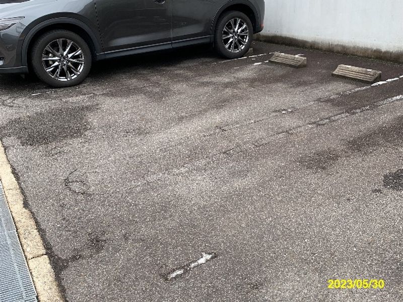 レオパレス鴻の巣 駐車場
