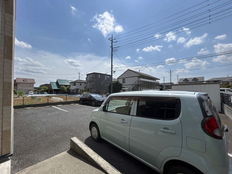 レオパレスウエアハウス 駐車場