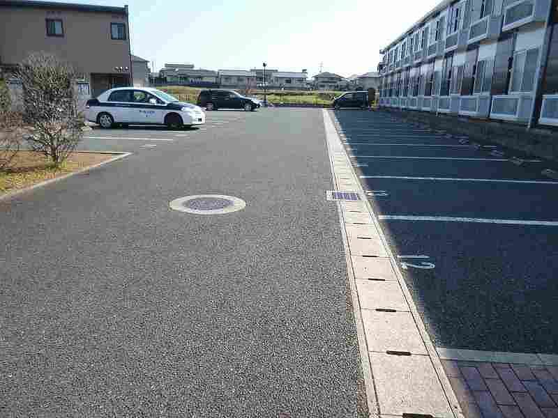 レオパレス一本木 駐車場