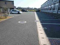 レオパレス一本木 駐車場