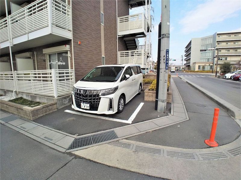 レオネクストドミールＣ 駐車場