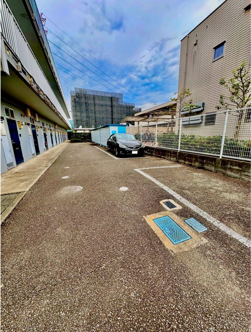 レオパレスコーポテラダ 駐車場