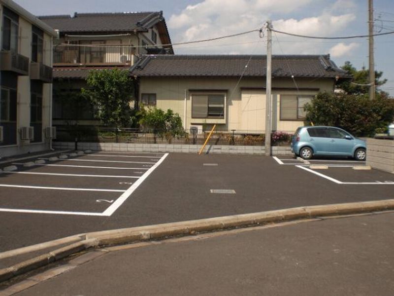 レオネクストミルキーウェイⅡ 駐車場