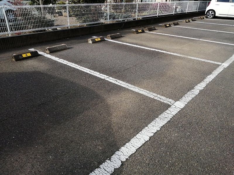 レオパレスハーモニーⅠ 駐車場