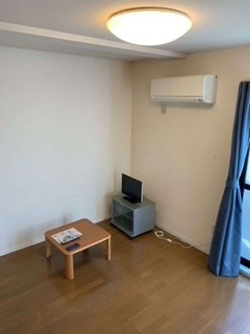 レオパレスメゾンエール 居間