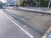 レオパレスフロイデン 駐車場