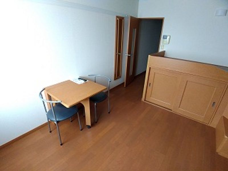 レオパレスＨＡＫＵＢＡ 居間