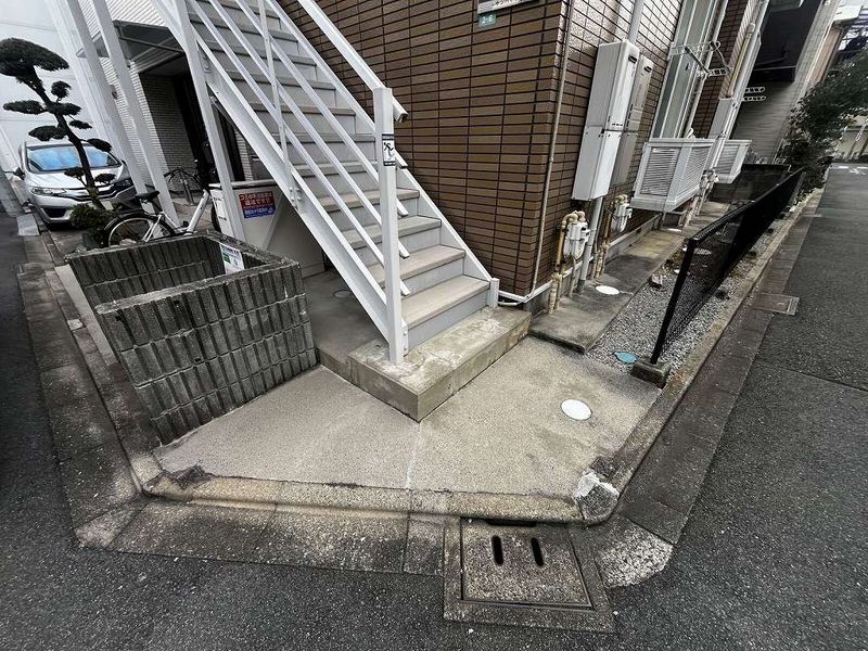 レオパレスサンハイツ エントランス