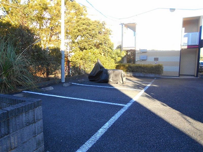 レオパレスメルシーⅡ 駐車場
