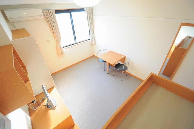 レオパレス新富山Ａ 居間