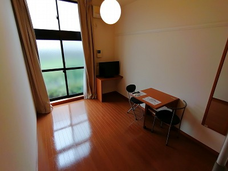 レオパレスＣＯＣＯ 居間