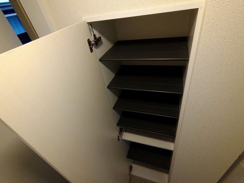 ヴィアロ成田東レジデンス 玄関