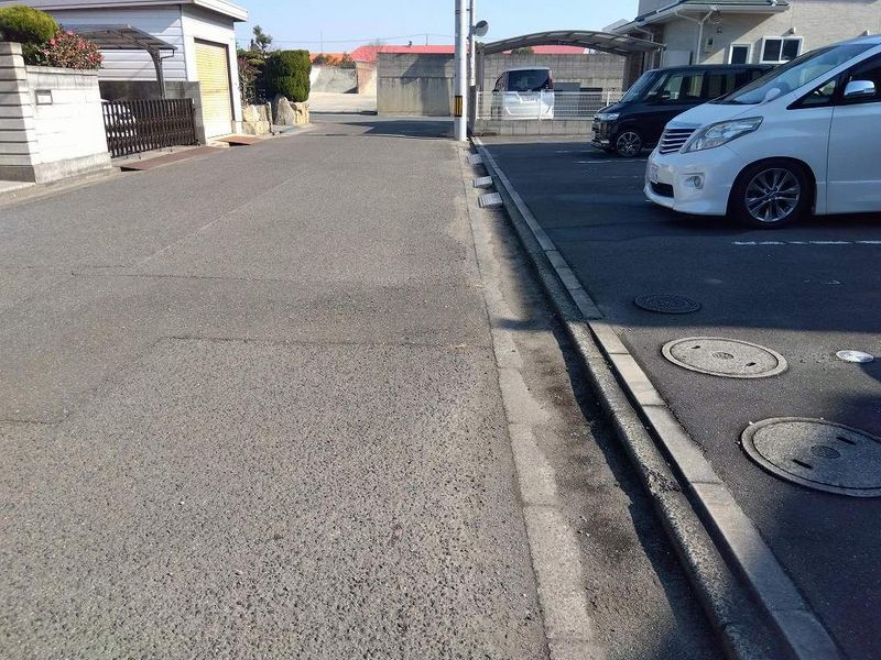 レオネクスト瀬戸 駐車場