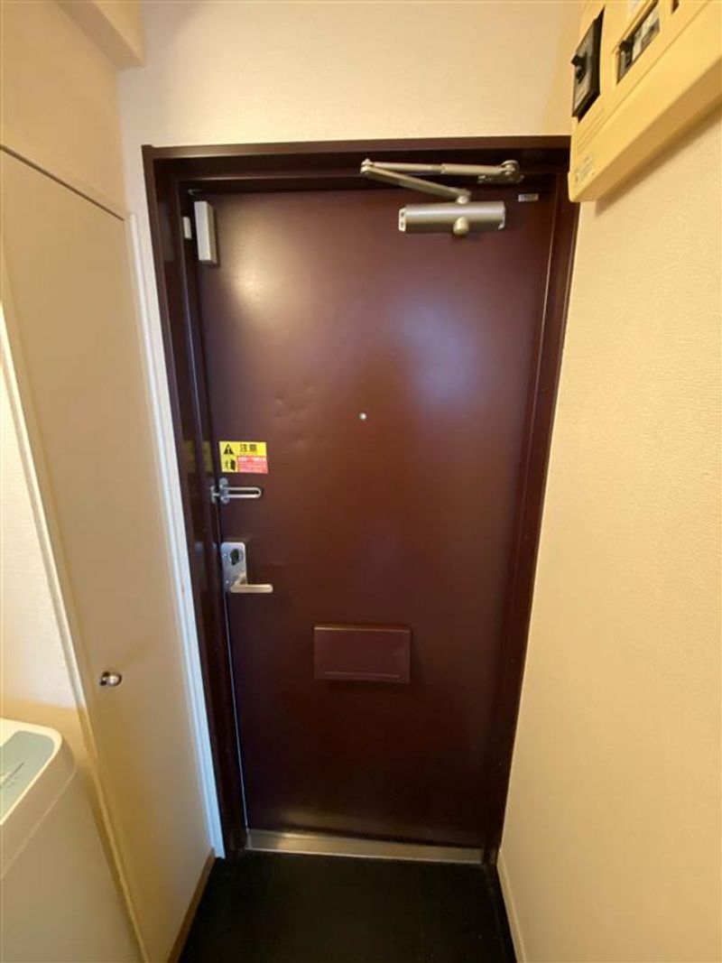 レオパレスチェリー 玄関