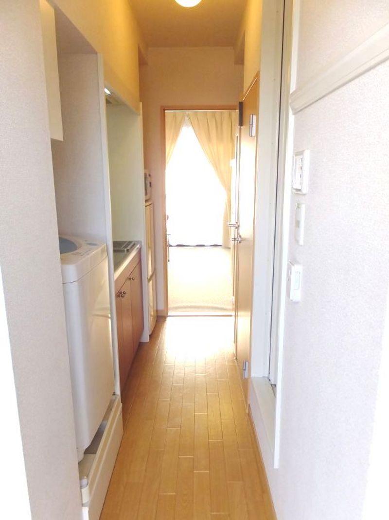 レオパレスアルス中央 玄関