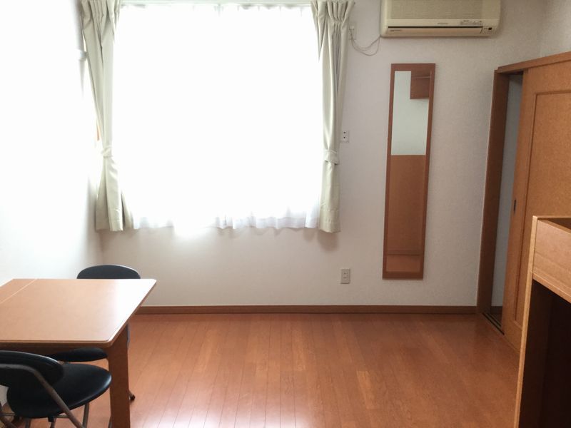 レオパレス綺麗なれいなＢ 居間