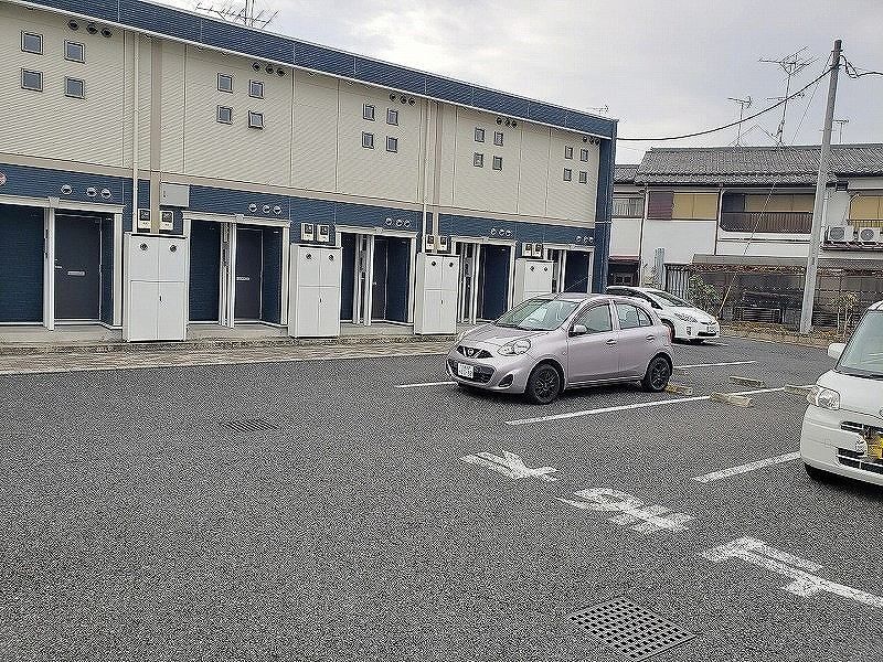 レオネクストケントコート 駐車場
