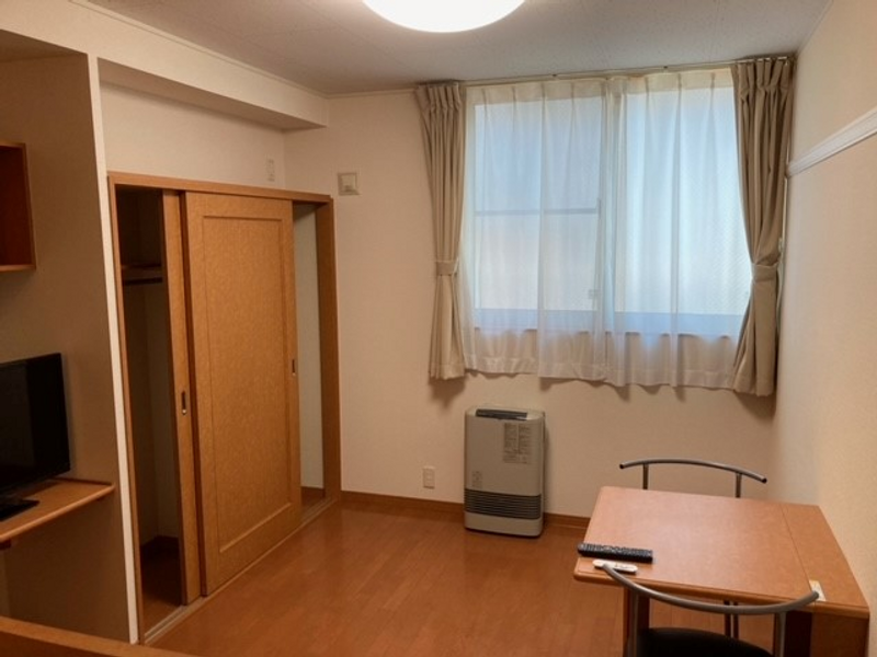 レオパレスアルテート 居間