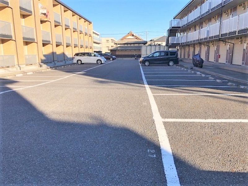 レオパレス壇 駐車場
