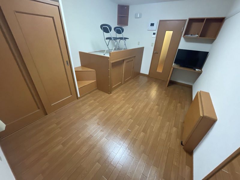 レオパレスレインボードロップス 居間