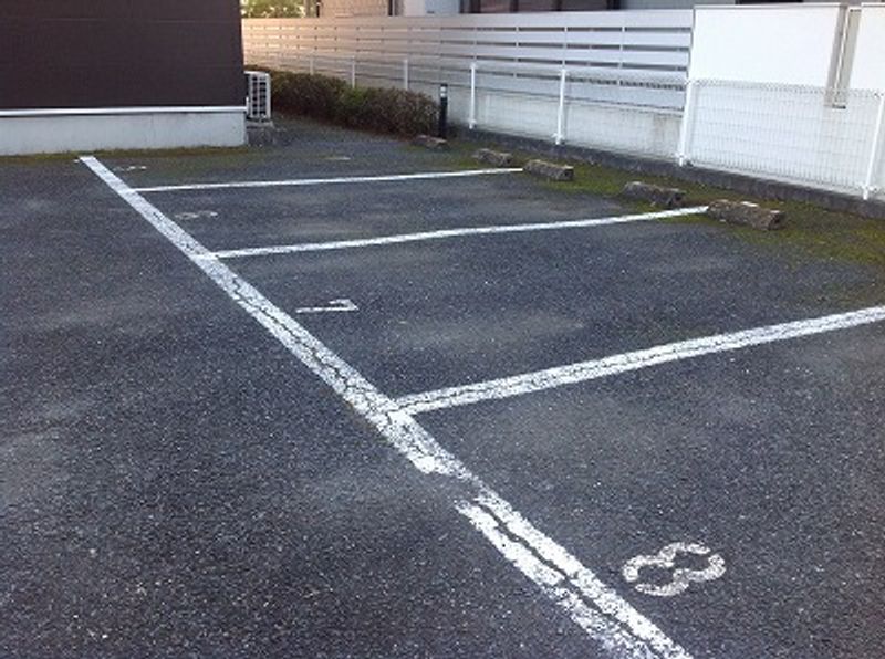レオパレスさち 駐車場