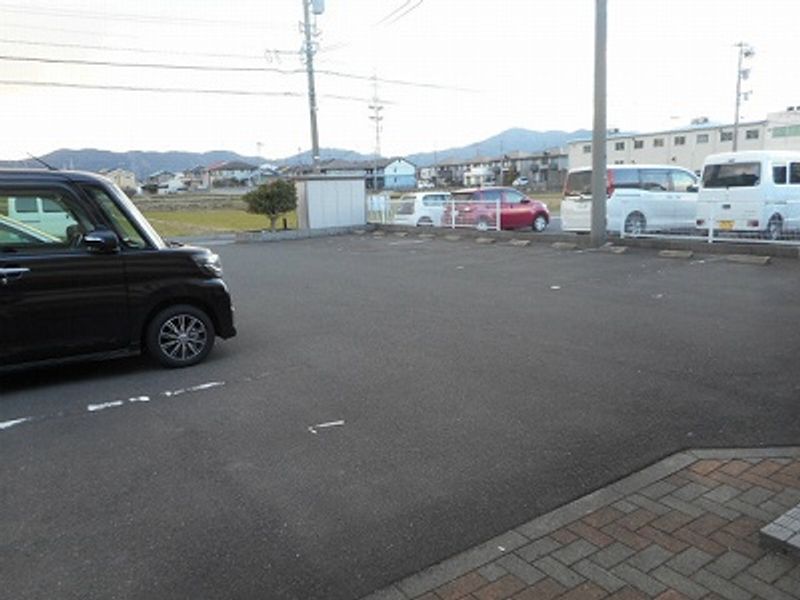 レオパレス公文名 駐車場