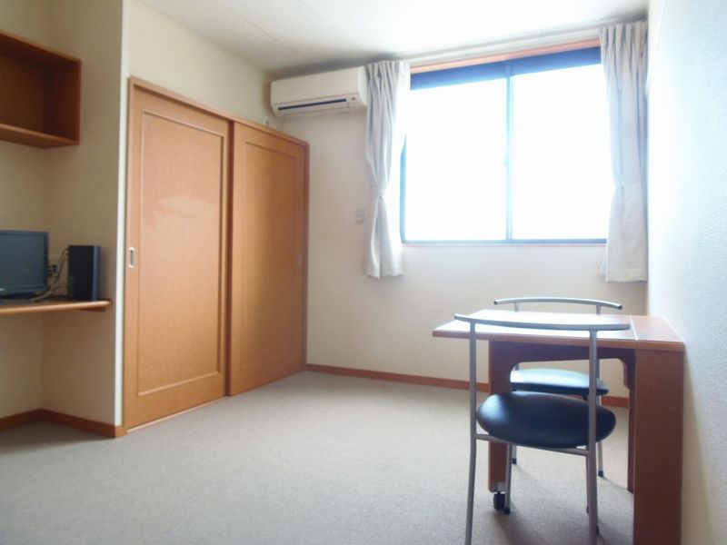 レオパレスベッラ大垣 居間