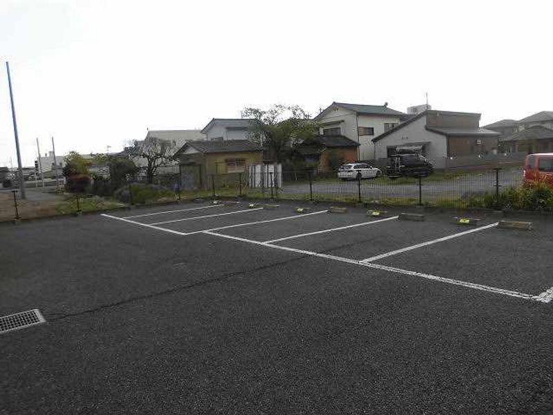 レオパレスサン　イースト 駐車場