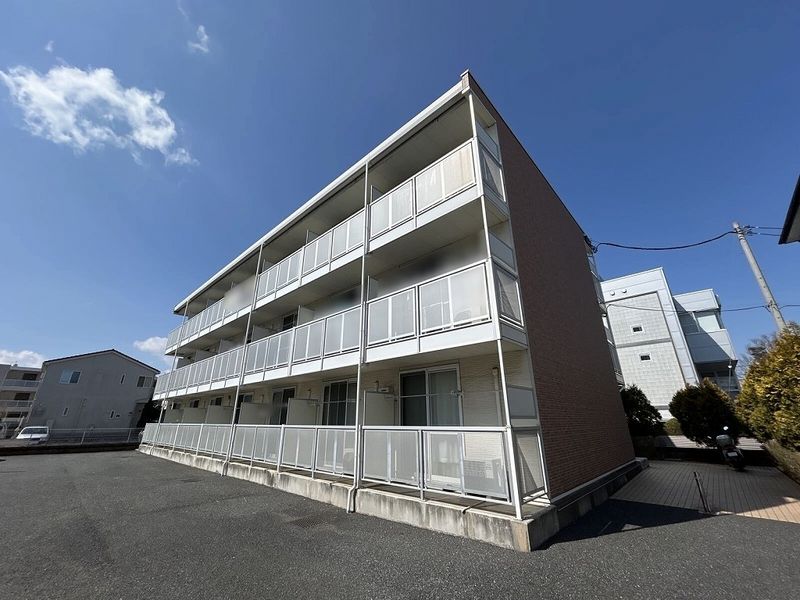 レオパレスカンパネラ 外観