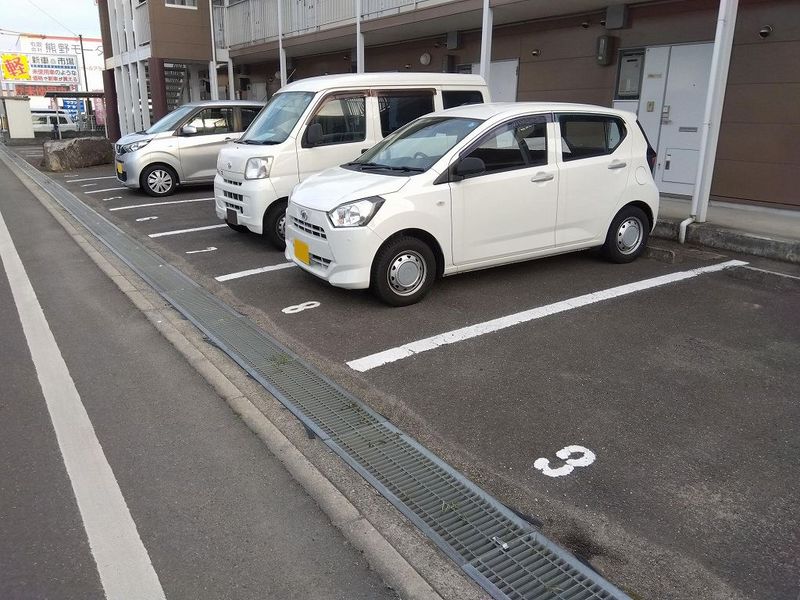 レオパレスＡＳＴｃ．ＤＡ 駐車場