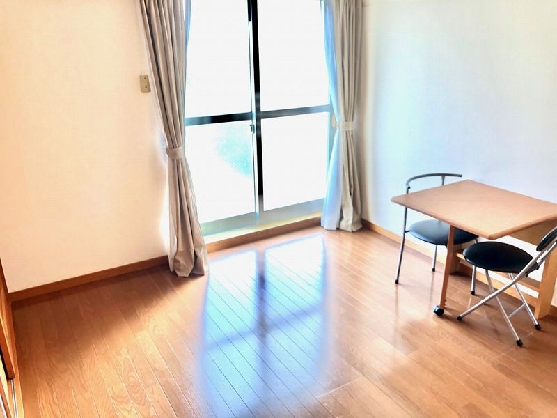 レオパレス翔文 居間