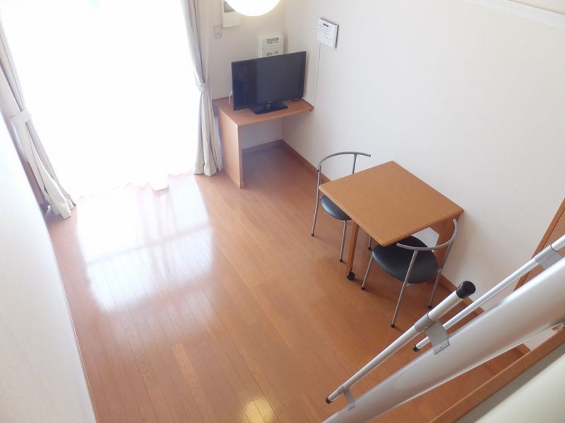 レオパレスＡＵＢＥ　蒲原 居間