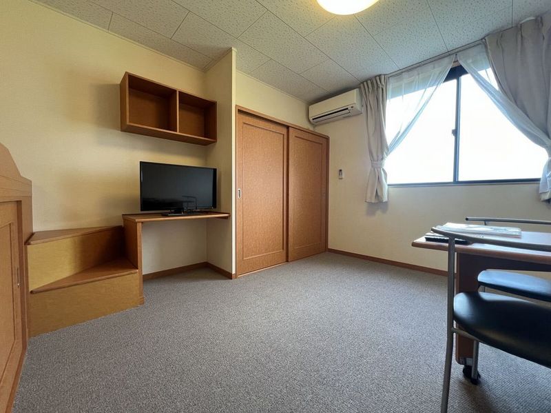 レオパレスクレシア 居間
