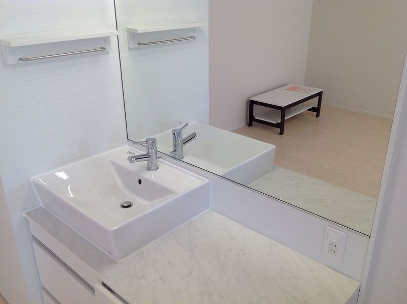 LEONEXT Florezon Chuo 세면대