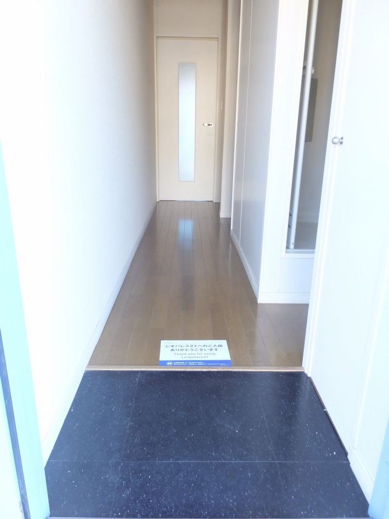 レオパレスサンⅡ 玄関