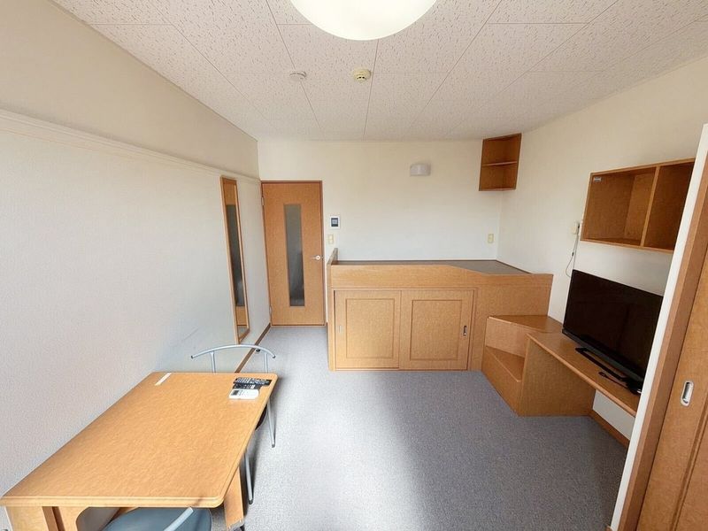 レオパレス瀬戸内 居間