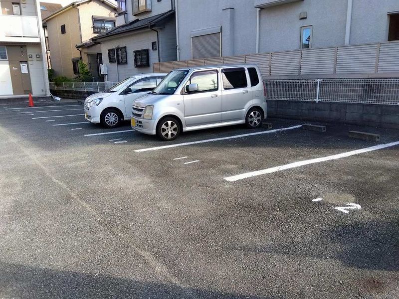 レオパレスｍ２ 駐車場