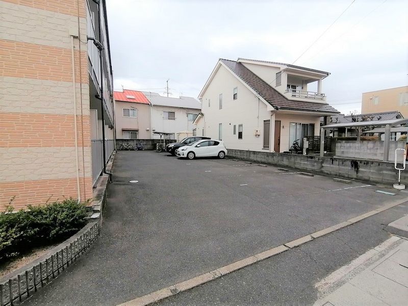 レオパレスゆう 駐車場
