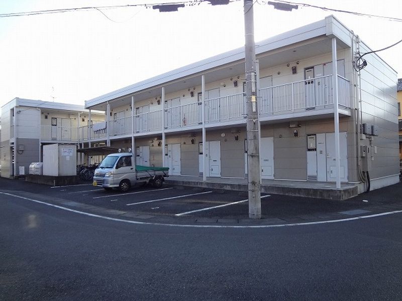 レオパレスベルグローブ 駐車場