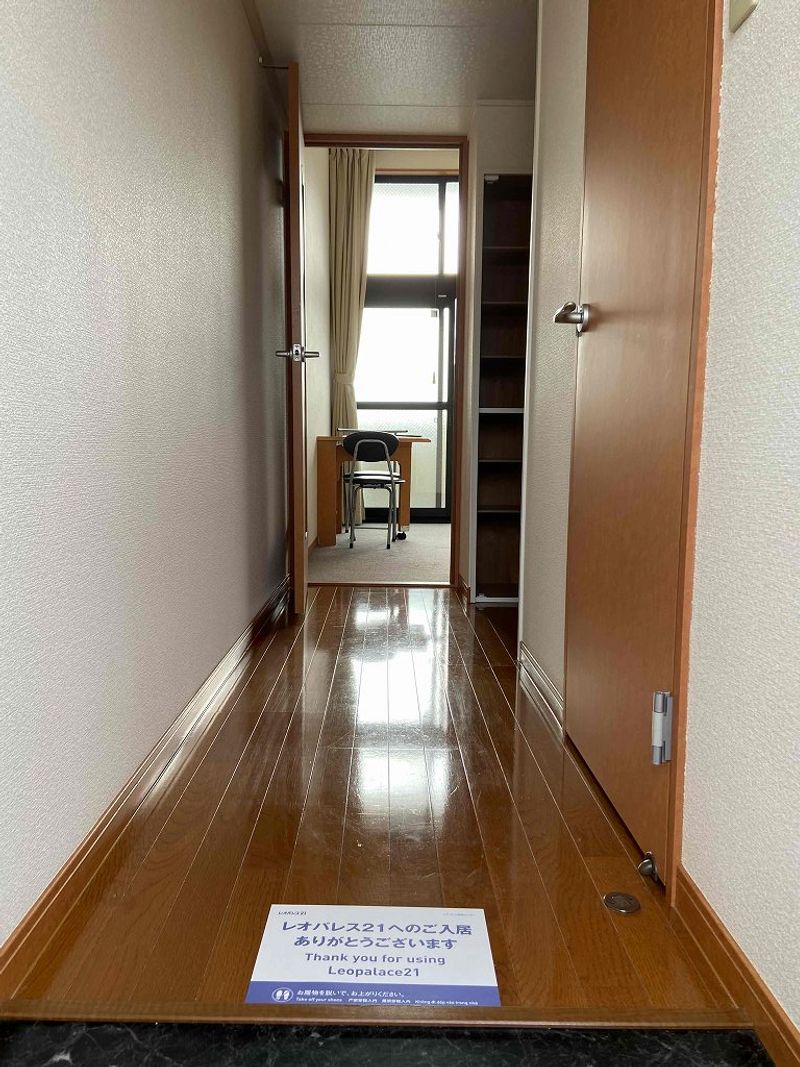 レオパレス池垣 玄関