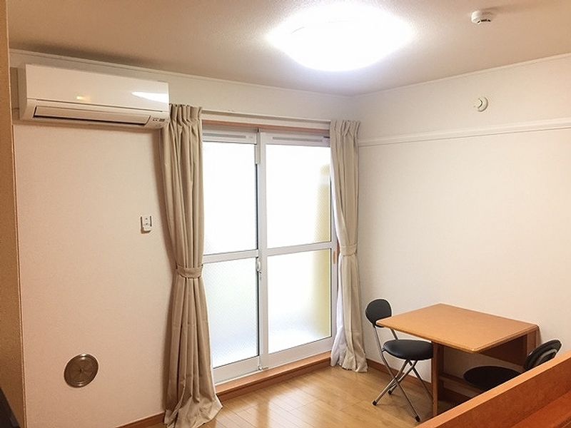 レオパレスコンフォールＫ 居間