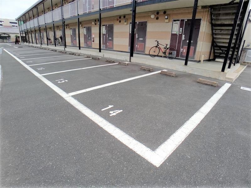 レオパレスサンライズ大川 駐車場
