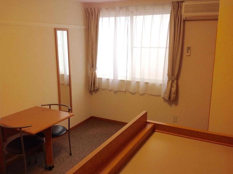 レオパレスウェルシー 居間