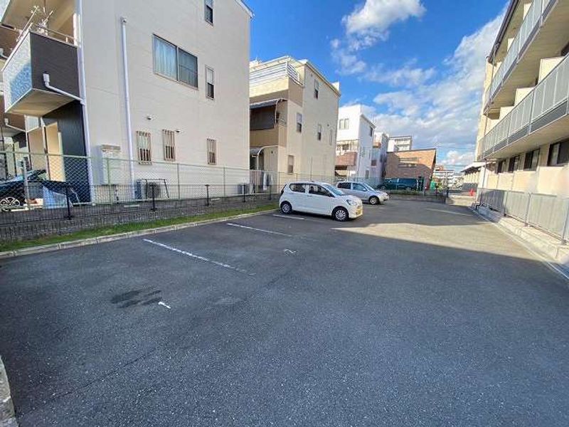 レオパレスボナール 駐車場