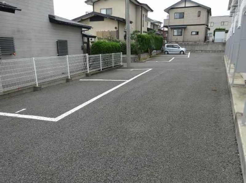 レオパレスメゾン松美台 駐車場