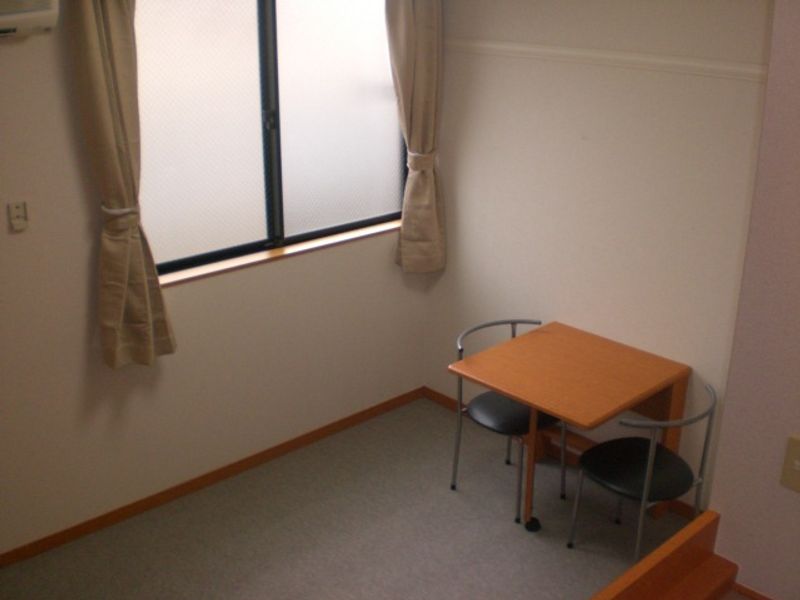 レオパレスジュネス 居間