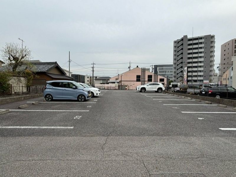 レオパレス蒲郡 駐車場